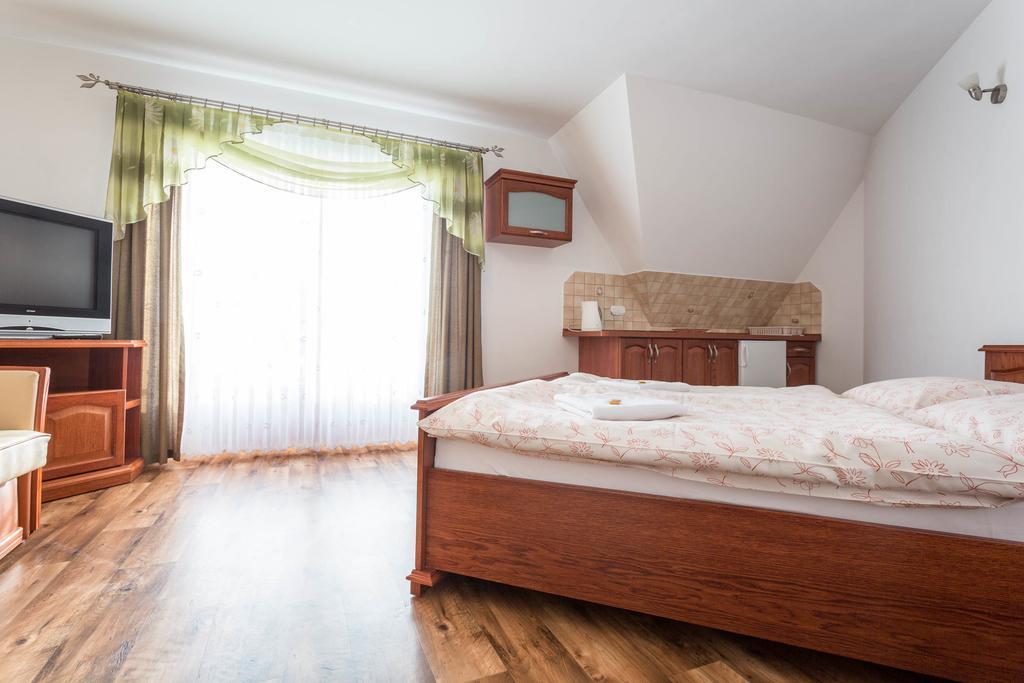 Sykowny Dworek Apartamenty كوشتيليسكا الغرفة الصورة